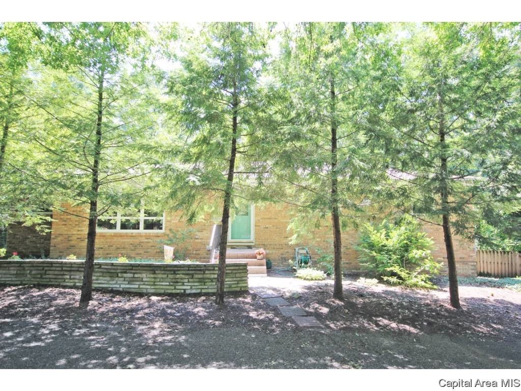 855 Independence Springfield, IL 62702 - Photo 1 of 36
