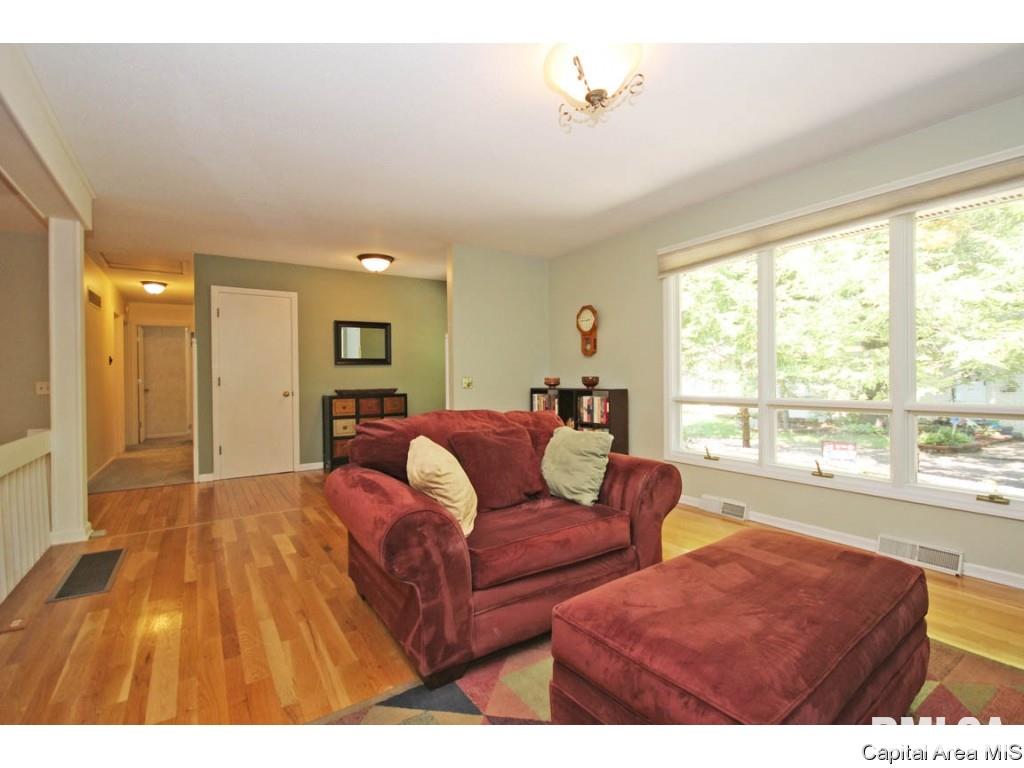 855 Independence Springfield, IL 62702 - Photo 4 of 36