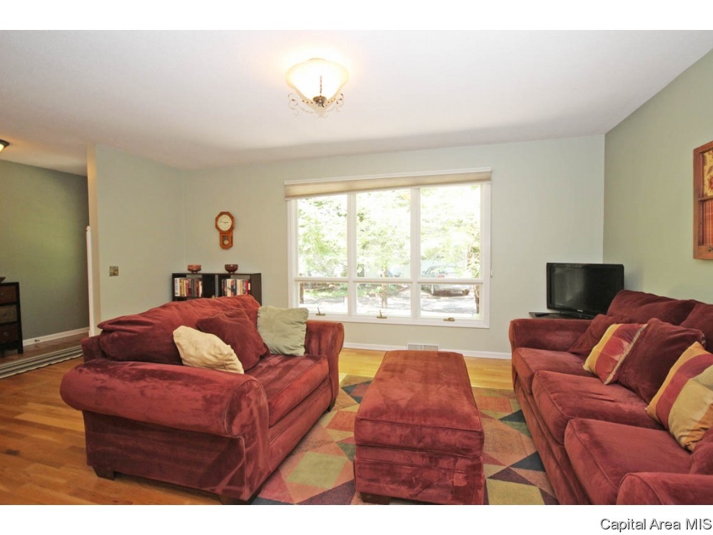 855 Independence Springfield, IL 62702 - Photo 5 of 36
