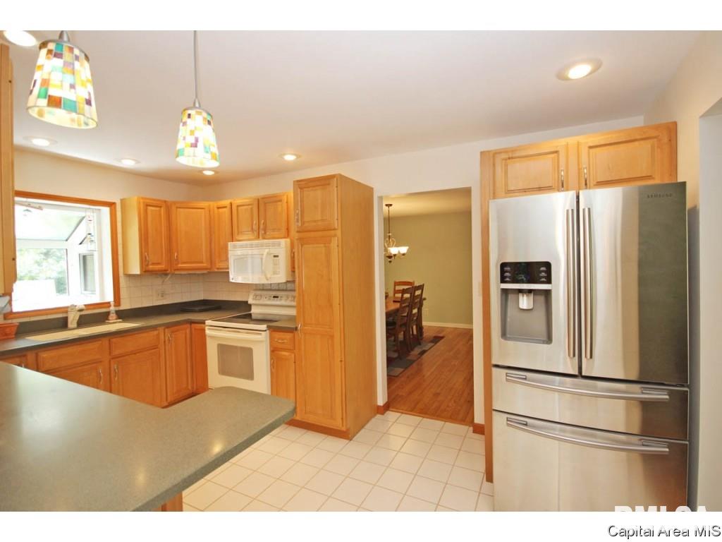 855 Independence Springfield, IL 62702 - Photo 9 of 36