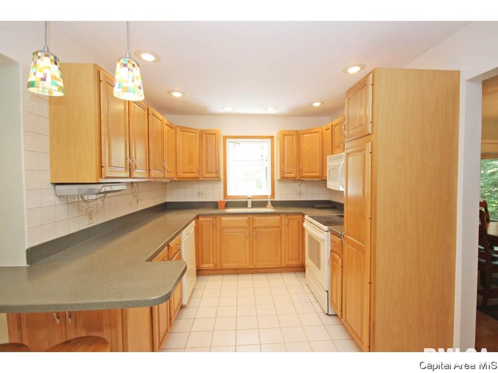 855 Independence Springfield, IL 62702 - Photo 10 of 36