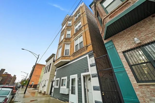 $2,100 | 1946 South Racine Avenue, Unit 2R, Chicago, IL 60608