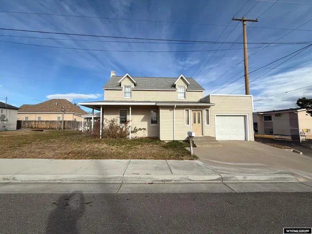 $222,000 | 854 South Street, Wheatland, WY 82201