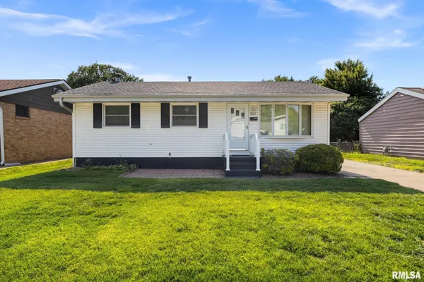 $139,900 | 411 Manor Street, Pekin, IL 61554