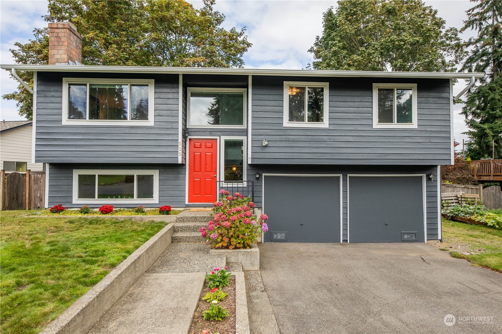 525 222nd Street Southwest Bothell, WA 98021 - Photo 25 of 25 a front view of a house with garden