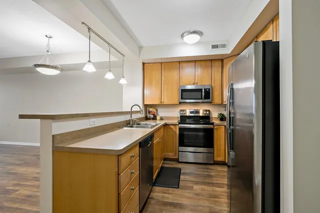 $185,000 | 150 East Burnsville Parkway, Unit 310, Burnsville, MN 55337