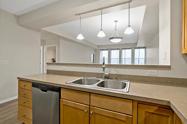 $185,000 | 150 East Burnsville Parkway, Unit 310, Burnsville, MN 55337