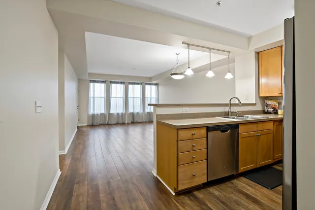 $185,000 | 150 East Burnsville Parkway, Unit 310, Burnsville, MN 55337