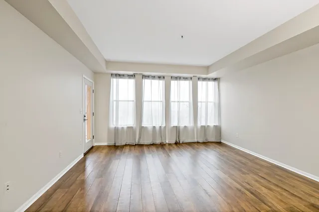 $185,000 | 150 East Burnsville Parkway, Unit 310, Burnsville, MN 55337