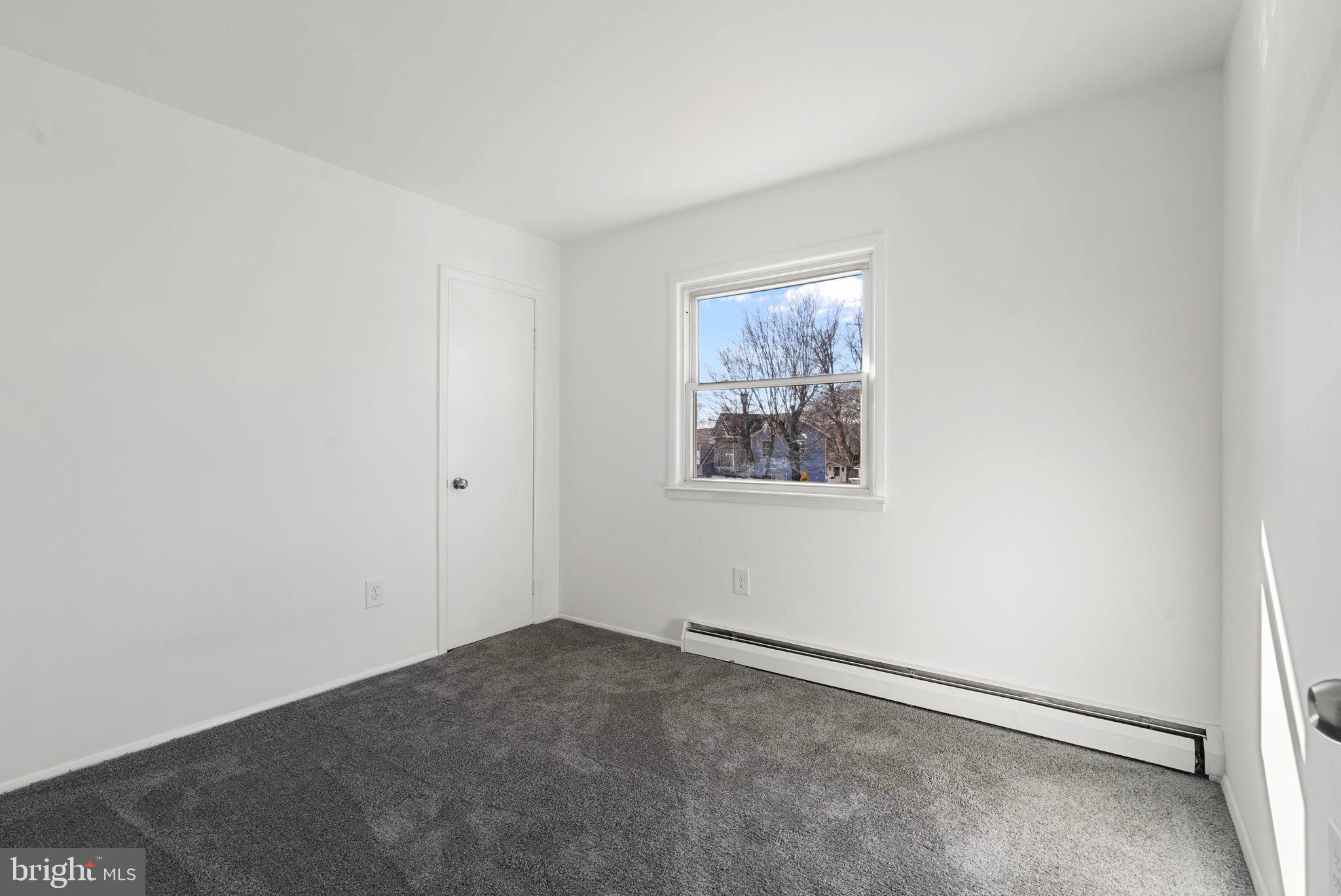 13421 Hillendale Drive Woodbridge, VA 22193 - Photo 26 of 28 an empty room with a window