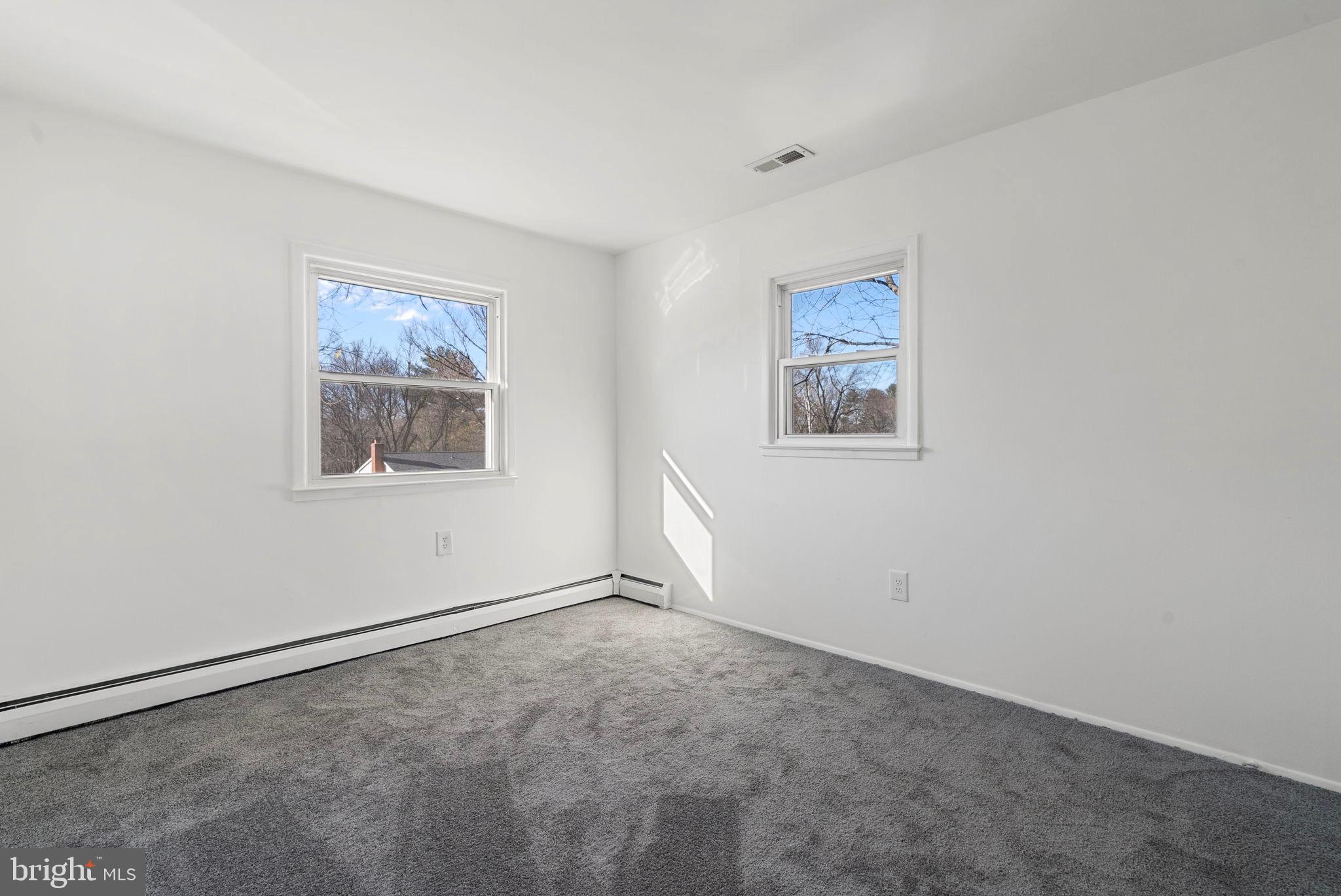 13421 Hillendale Drive Woodbridge, VA 22193 - Photo 7 of 28 an empty room with a painting on the wall