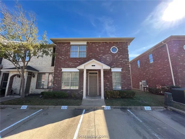 $450 | 223 Forest Drive, College Station, TX 77840