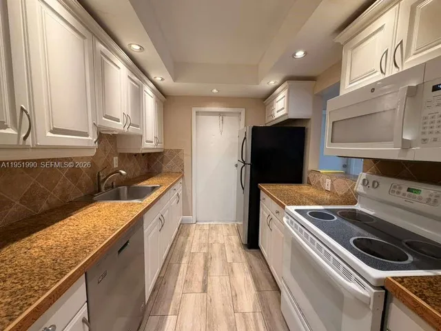 $2,250 | 13858 Southwest 90th Avenue, Unit 108KK, Miami, FL 33176