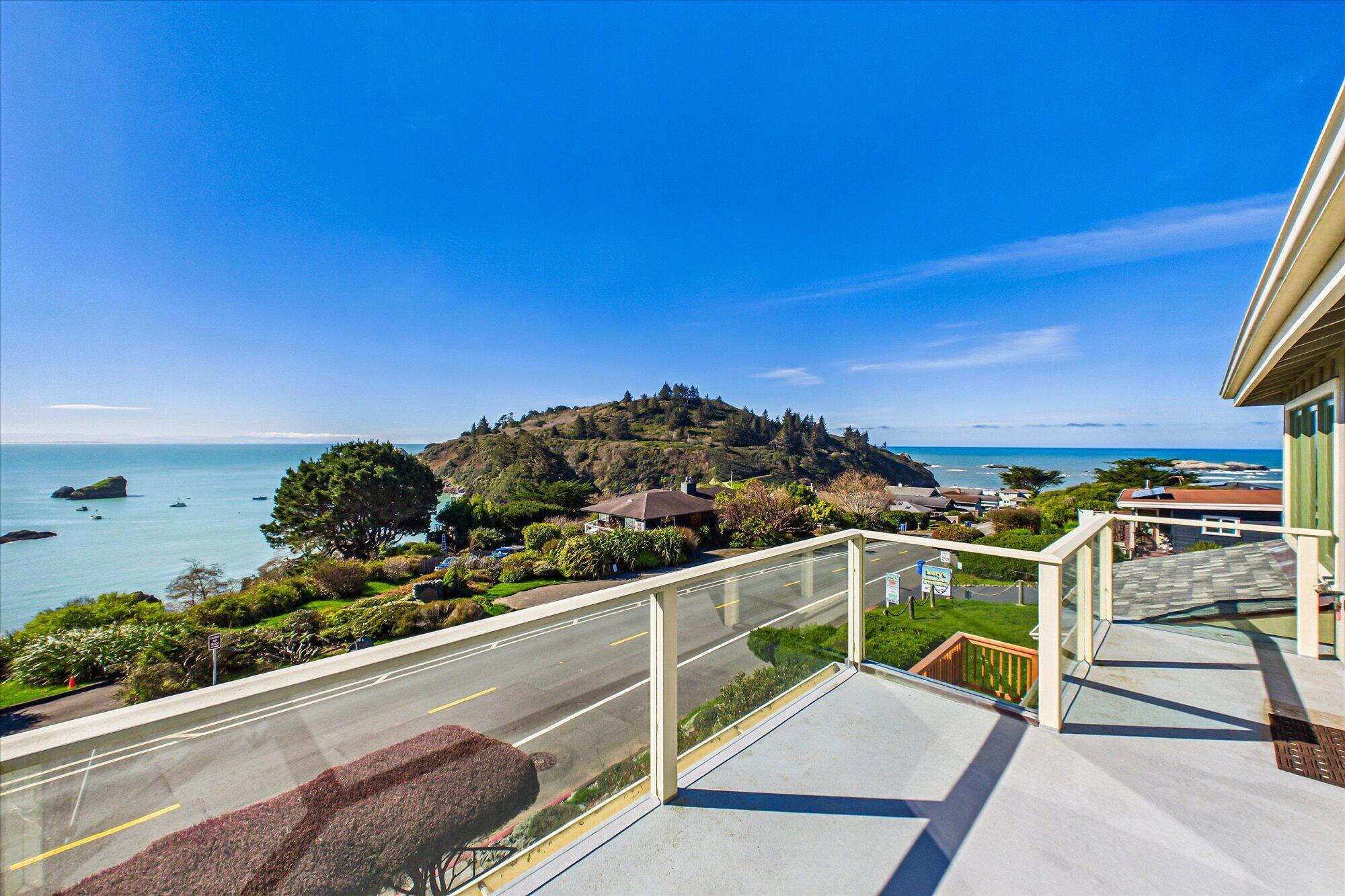 730 Edwards Street Trinidad, CA 95570 - Photo 38 of 73 Upper balcony deck