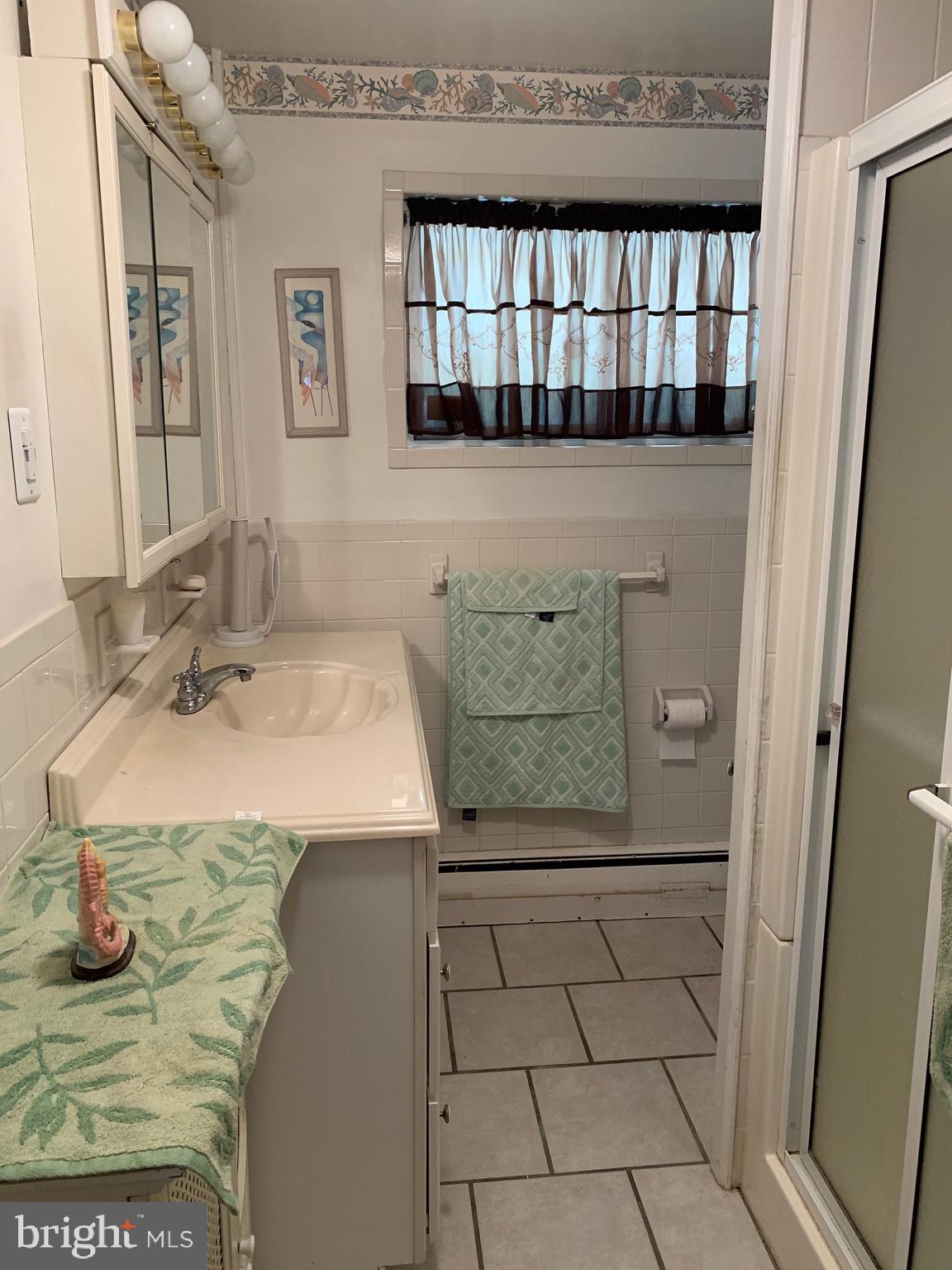 2877 Nautilus Road Philadelphia, PA 19154 - Photo 14 of 30 Full bathroom - first floor
