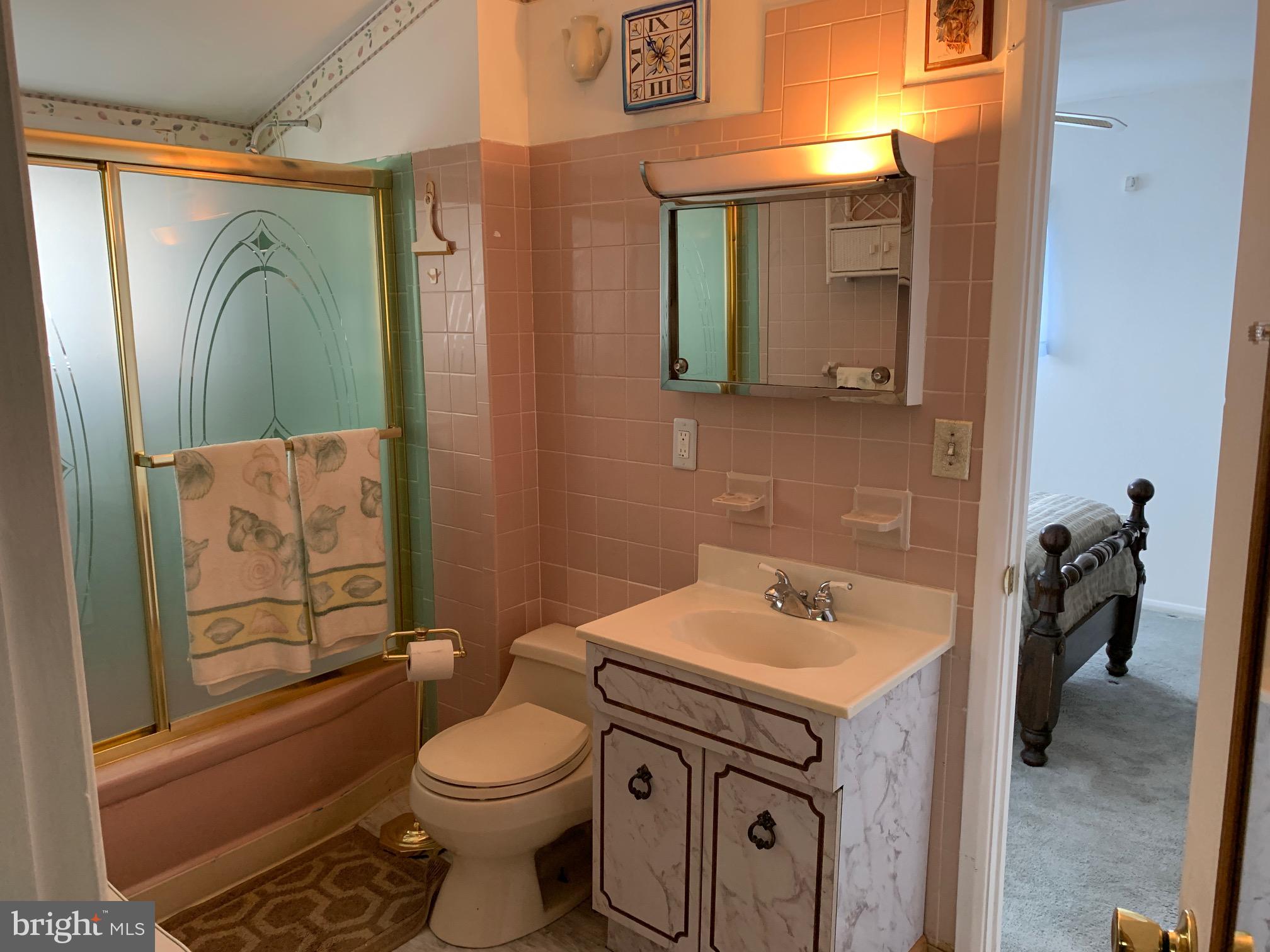 2877 Nautilus Road Philadelphia, PA 19154 - Photo 22 of 30 Full Bathroom - upper level