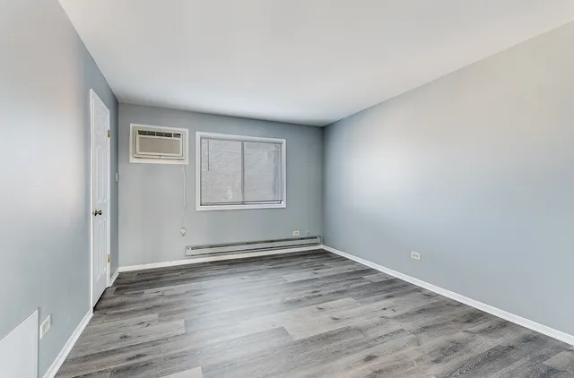 $194,900 | 190 South Waters Edge Drive, Unit 302, Glendale Heights, IL 60139