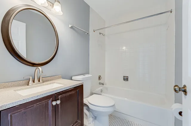 $194,900 | 190 South Waters Edge Drive, Unit 302, Glendale Heights, IL 60139