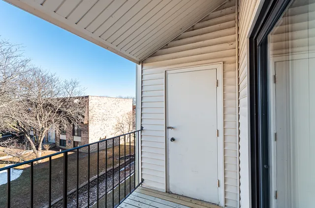 $194,900 | 190 South Waters Edge Drive, Unit 302, Glendale Heights, IL 60139