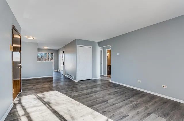 $194,900 | 190 South Waters Edge Drive, Unit 302, Glendale Heights, IL 60139