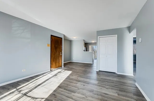 $194,900 | 190 South Waters Edge Drive, Unit 302, Glendale Heights, IL 60139