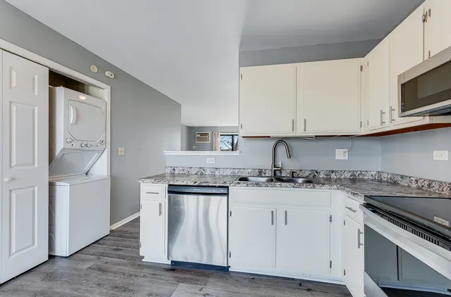 $194,900 | 190 South Waters Edge Drive, Unit 302, Glendale Heights, IL 60139