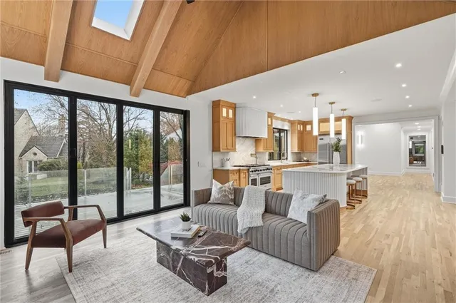 $3,250,000 | 2608 West 118th Street, Leawood, KS 66211