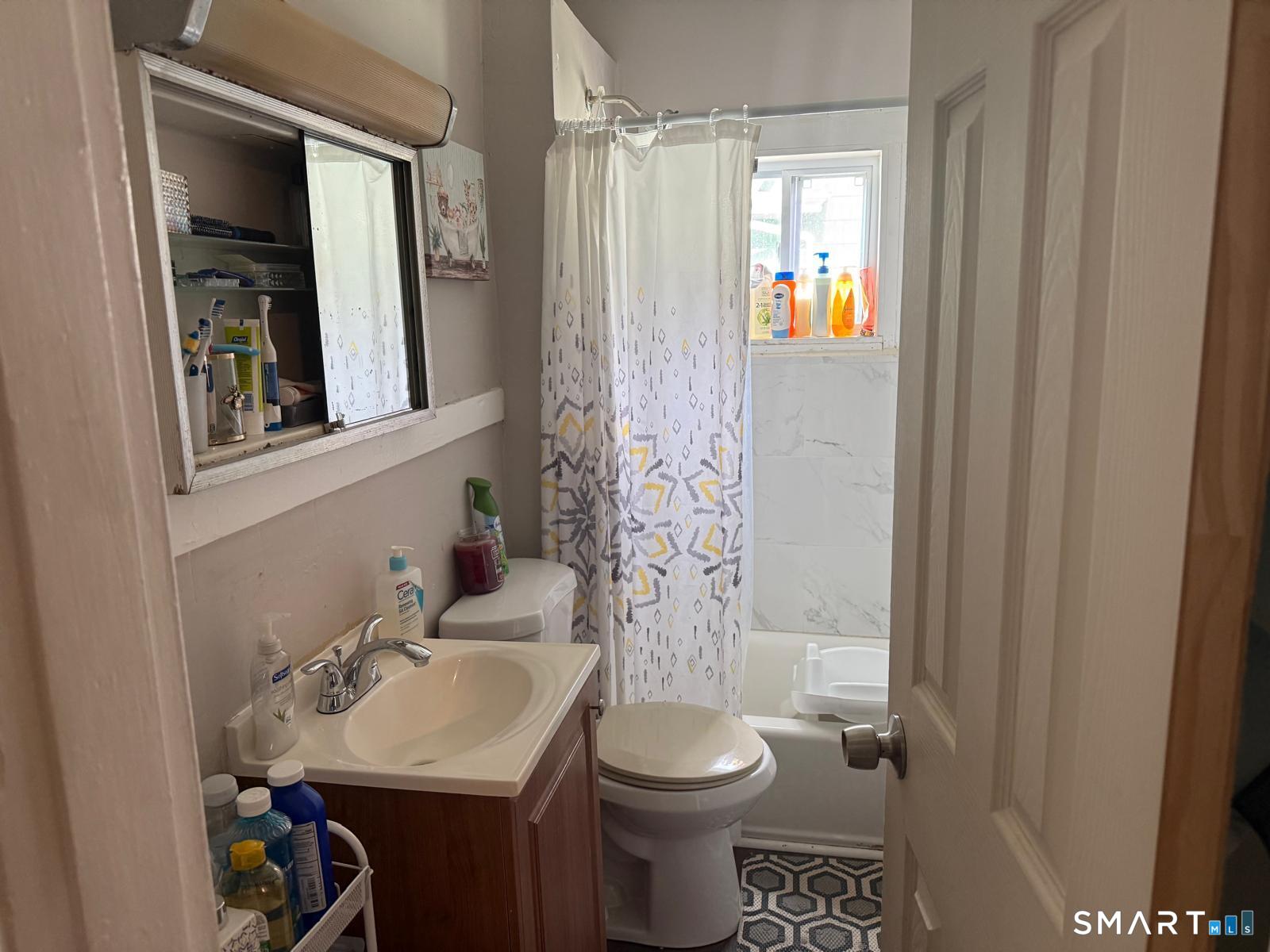 293 Congress Avenue Waterbury, CT 06708 - Photo 12 of 13