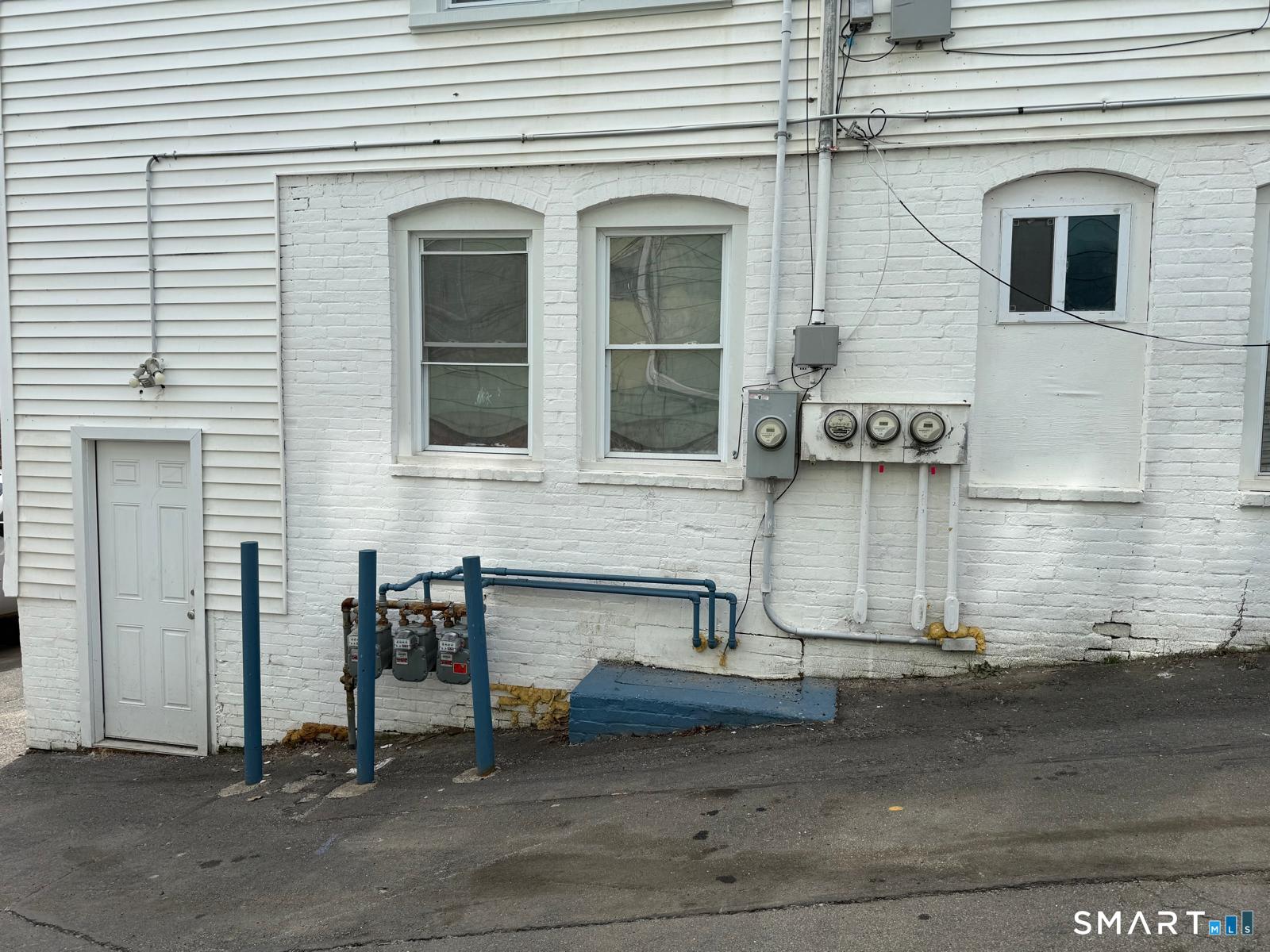 293 Congress Avenue Waterbury, CT 06708 - Photo 3 of 13