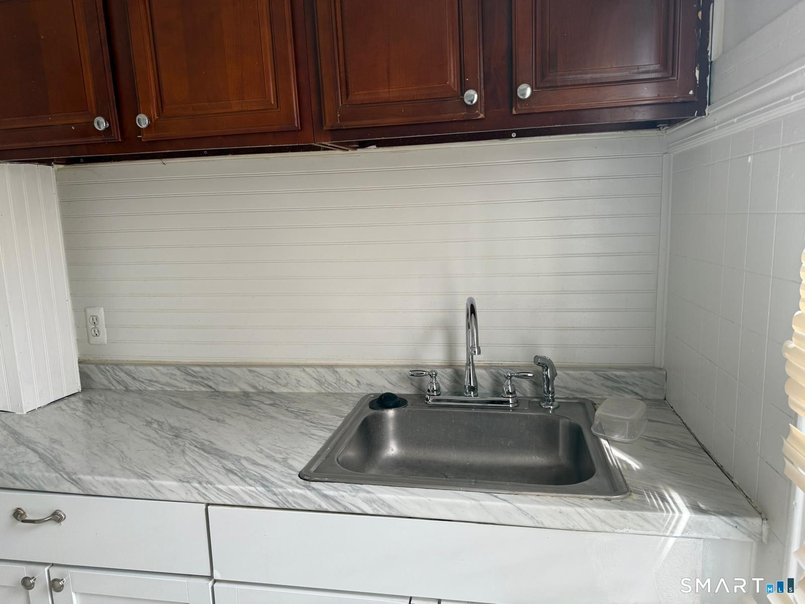 293 Congress Avenue Waterbury, CT 06708 - Photo 8 of 13