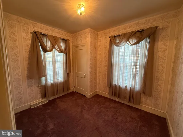 a view of livingroom and hardwood floor