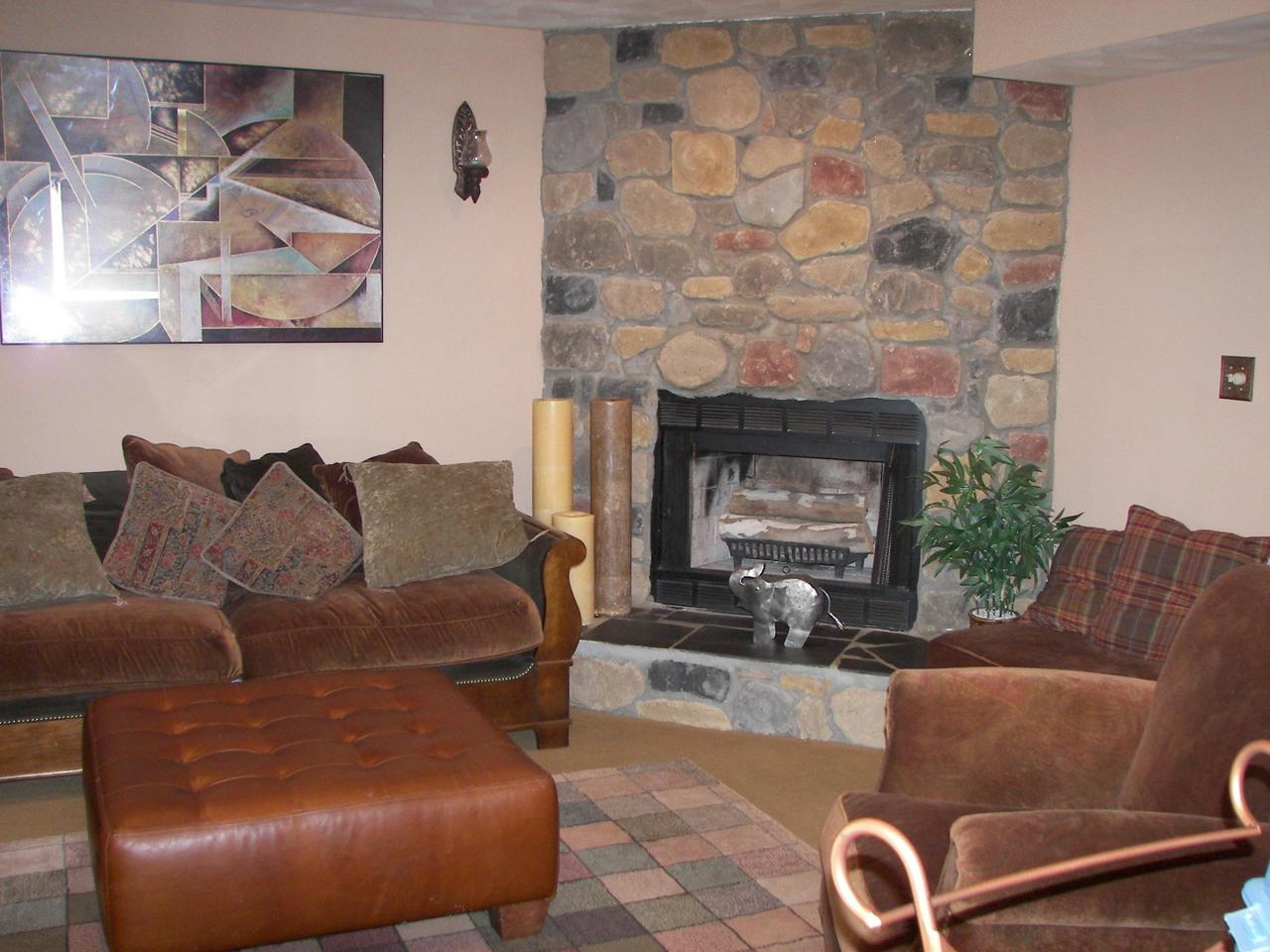 5930 2 Ford Road Roanoke, VA 24018 - Photo 15 of 15 FAMILY ROOM VIEW