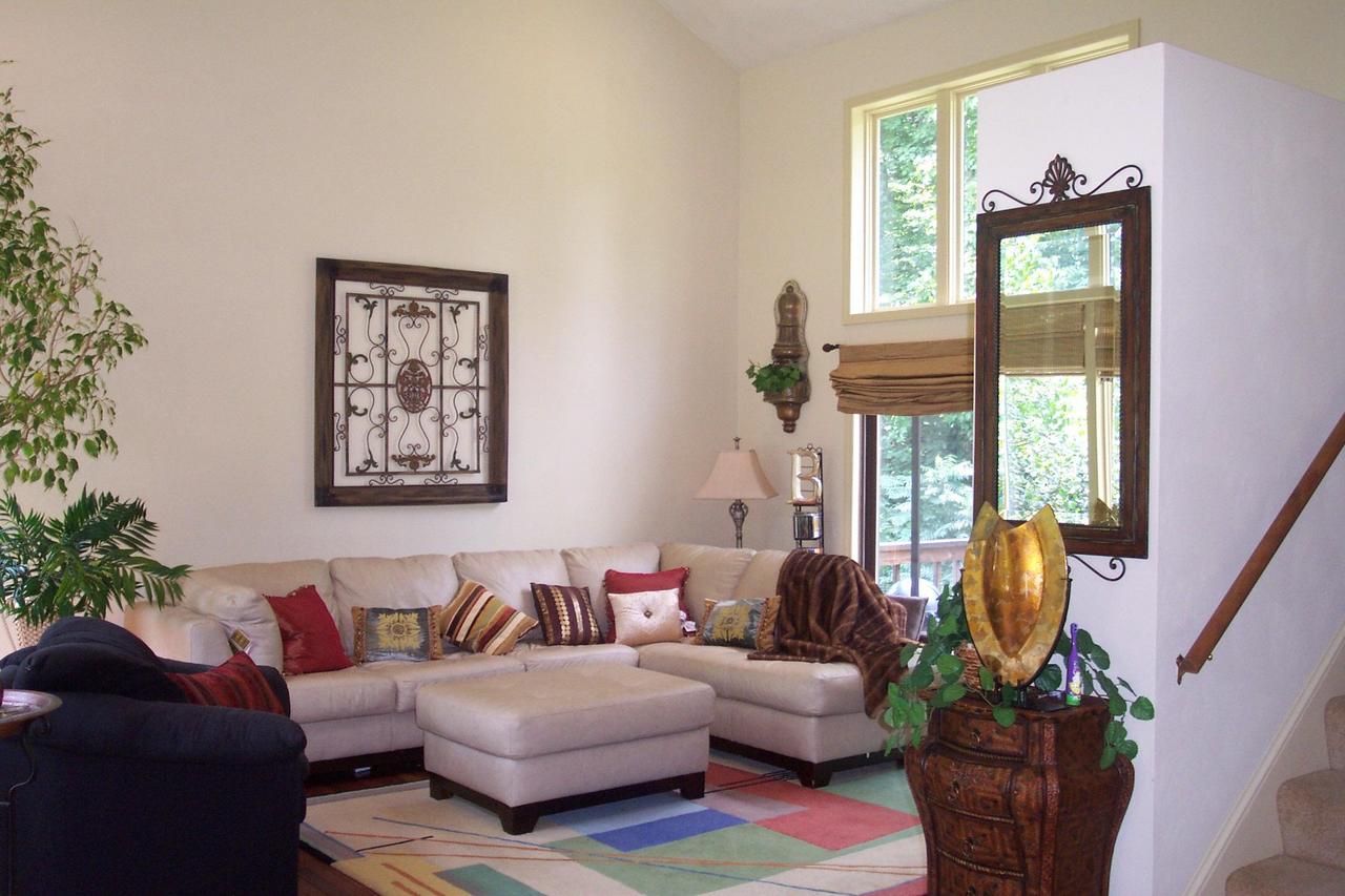5930 2 Ford Road Roanoke, VA 24018 - Photo 3 of 15 LIVING ROOM