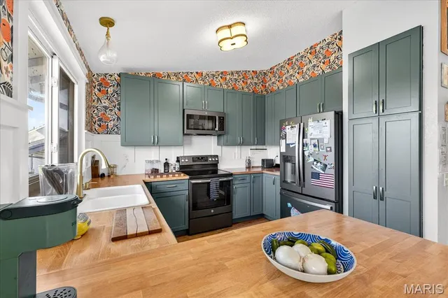 $349,500 | 1064 Apricot Drive, St. Charles, MO 63301