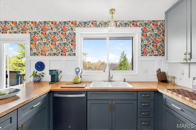 $349,500 | 1064 Apricot Drive, St. Charles, MO 63301