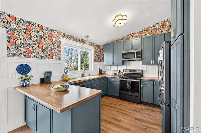 $349,500 | 1064 Apricot Drive, St. Charles, MO 63301