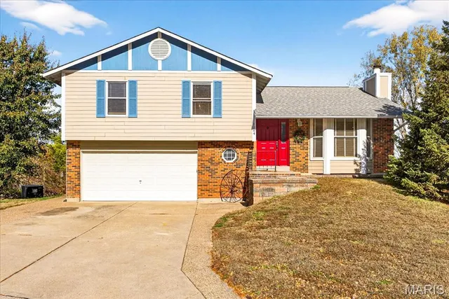 $349,500 | 1064 Apricot Drive, St. Charles, MO 63301