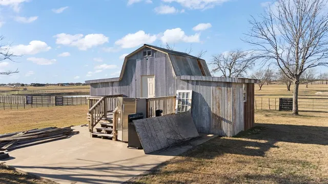 $1,200,000 | 500 County Road 1105, Rio Vista, TX 76093