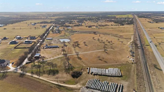 $1,200,000 | 500 County Road 1105, Rio Vista, TX 76093