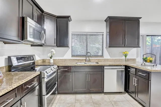 $585,000 | 3930 Southwest 82nd Terrace, Davie, FL 33328