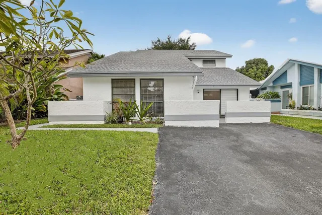 $585,000 | 3930 Southwest 82nd Terrace, Davie, FL 33328