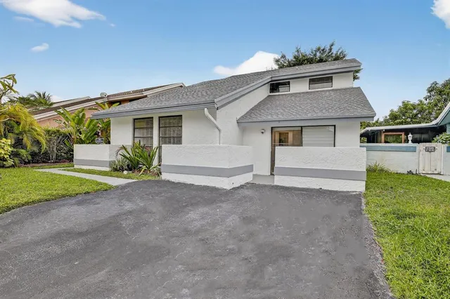 $585,000 | 3930 Southwest 82nd Terrace, Davie, FL 33328