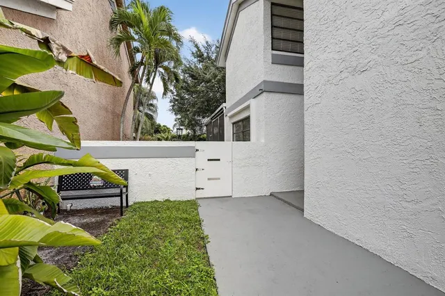 $585,000 | 3930 Southwest 82nd Terrace, Davie, FL 33328
