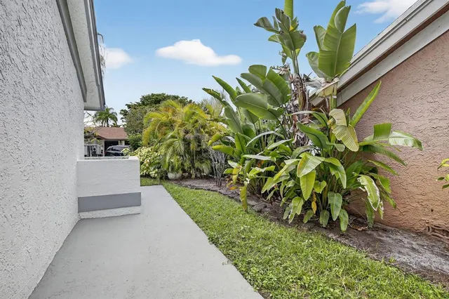 $585,000 | 3930 Southwest 82nd Terrace, Davie, FL 33328