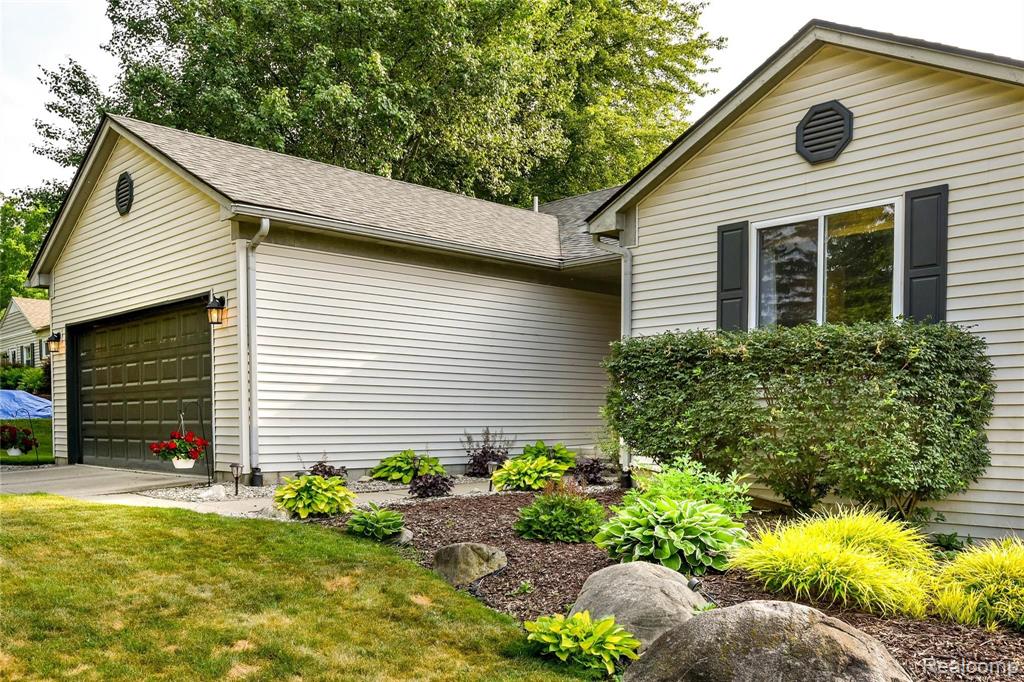 554 Curzon Road Rochester Hills, MI 48307 - Photo 3 of 35