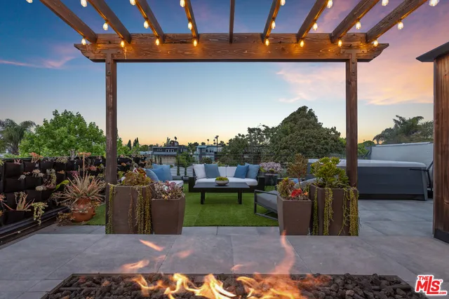 $2,880,000 | 520 Broadway Street, Venice, CA 90291