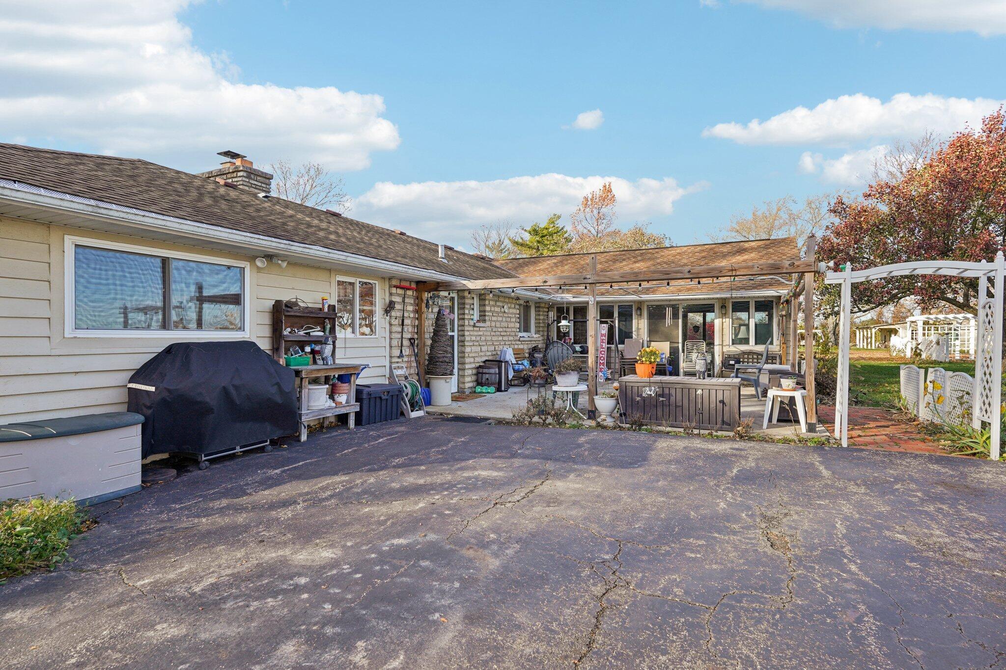 890 Murnan Road Galloway, OH 43119 - Photo 32 of 34 20 x 23 patio