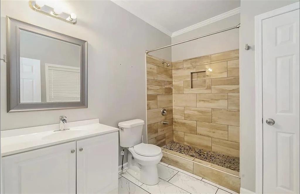 411 Dorsey Road Atlanta, GA 30354 - Photo 14 of 19 a bathroom with a toilet a sink a shower and a mirror