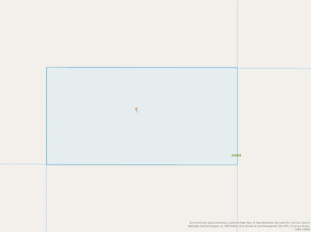 a picture of a small white wall