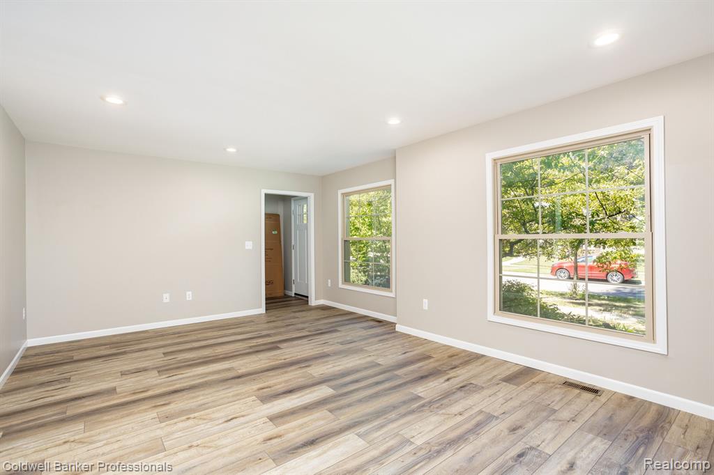 459 La Belle Road Grosse Pointe Farms, MI 48236 - Photo 5 of 29